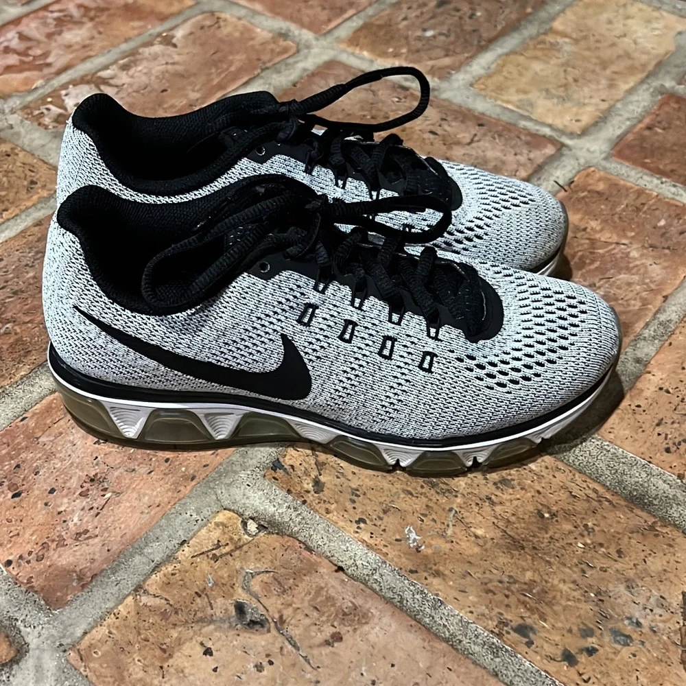 Women’s Nike Tailwind 8